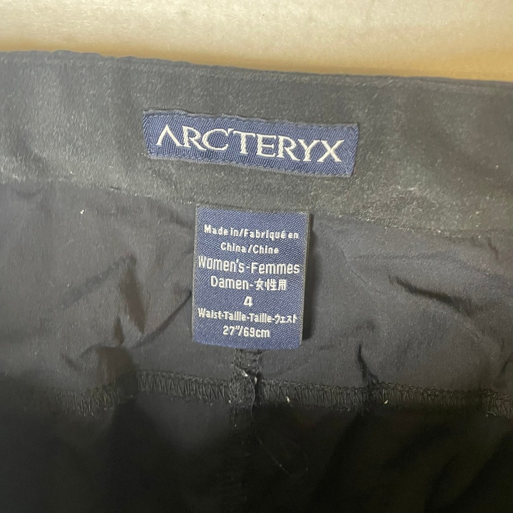 Arcteryx Womens Black Capris Hiking Pants Size 4 Zip Pockets Belted - Picture 2 of 10